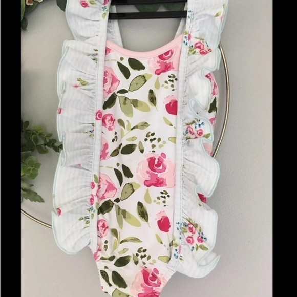 Swimsuit - Picture 2 of 7